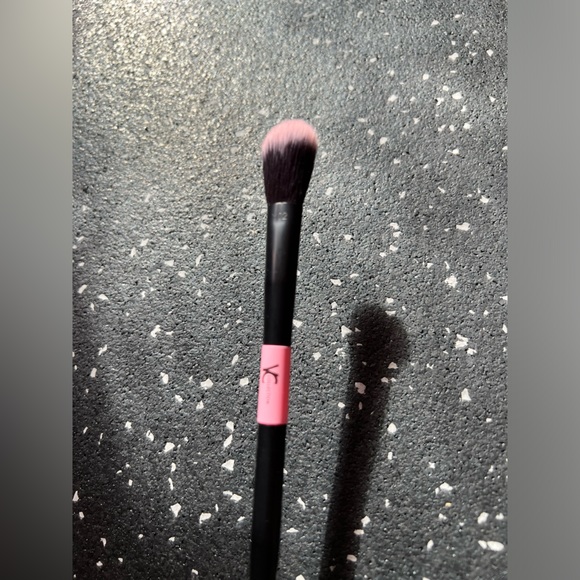 YC COLLECTION | Y02 Glow Brush - Picture 5 of 6